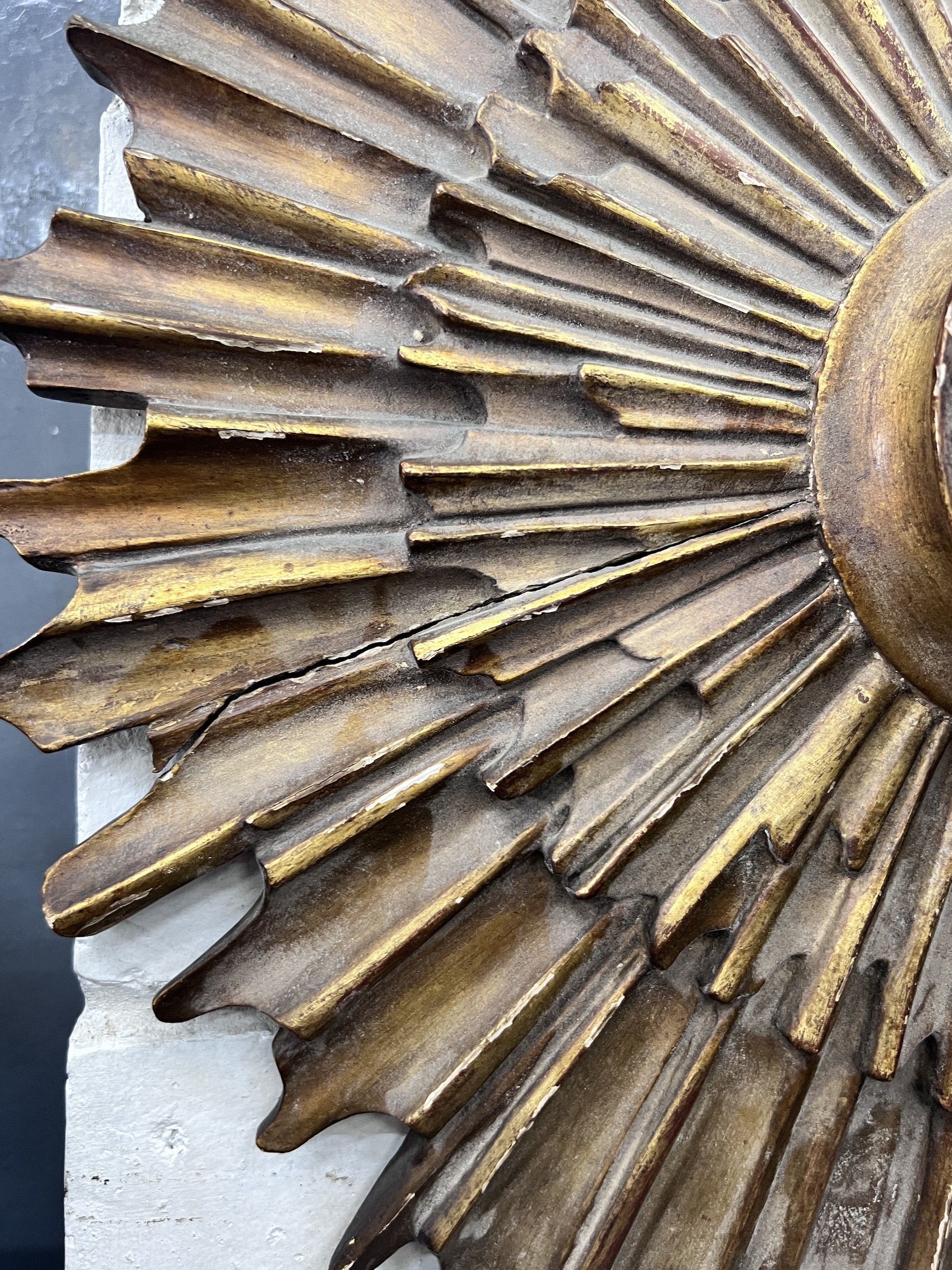 An early 20th century sunburst wall timepiece, diameter 50cm